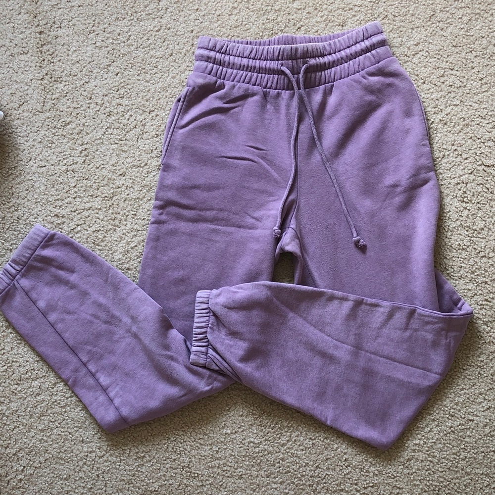 Wild fable purple distressed sweatpants
Women’s extra small